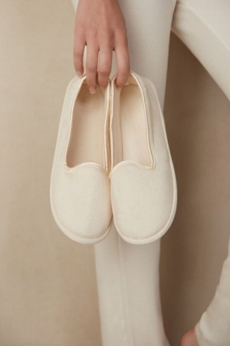 Intimissimi Closed Friulane Slippers Natural | DKIIZ14609